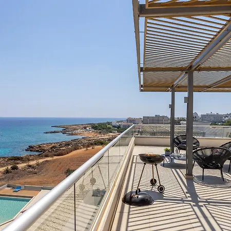 Apartment Emerald Bay Sea-front Penthouse