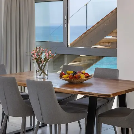 Emerald Bay Sea-front Penthouse Apartment