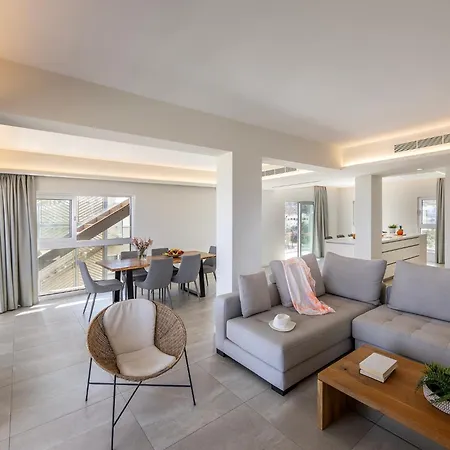 Emerald Bay Sea-front Penthouse Apartment