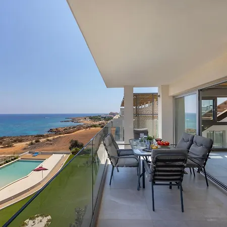 Apartment Emerald Bay Sea-front Penthouse