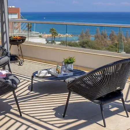 Apartment Emerald Bay Sea-front Penthouse *