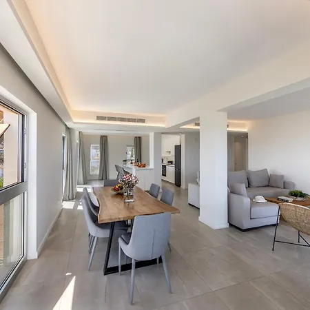 Emerald Bay Sea-front Penthouse Apartment