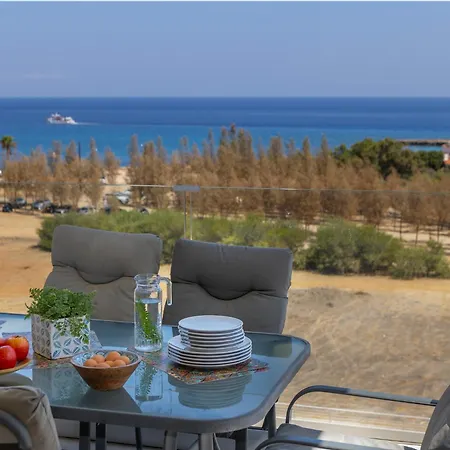 Emerald Bay Sea-front Penthouse Apartment *