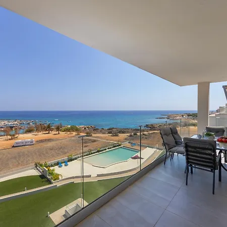 Apartment Emerald Bay Sea-front Penthouse *