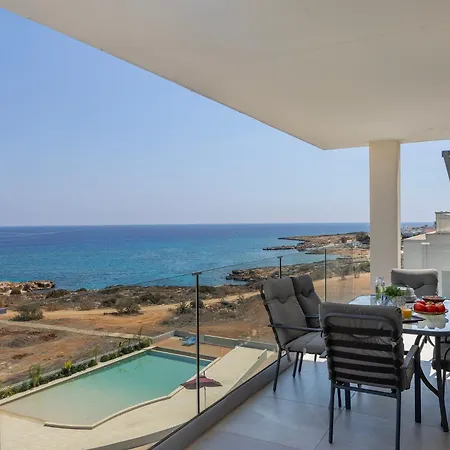 Apartment Emerald Bay Sea-front Penthouse *
