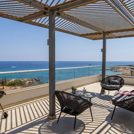 Apartment Emerald Bay Sea-front Penthouse